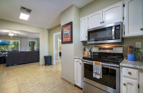 Seguin House | River View Staycation/FastWiFi/Firepit/ZDT Park