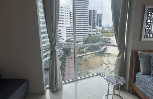 Las Penas Apartment | River View suites Puerto Santa Ana gye
