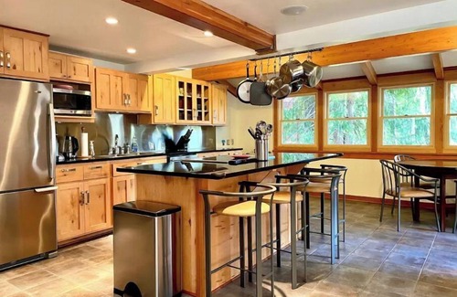 Enumclaw Cabin | River-Walk Cabin - near Mount Rainier National Park
