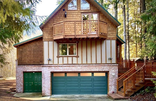 Enumclaw Cabin | River-Walk Cabin - near Mount Rainier National Park