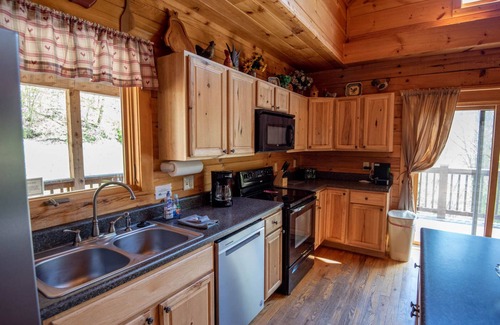 Todd Cabin | River Walk - New River Front Log Cabin in Todd - 30 Min to Skiing/Tubing