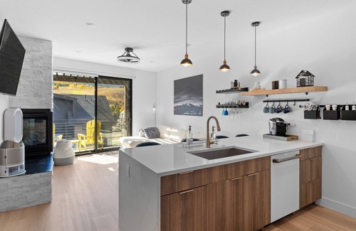 Willow Grove Apartment | River West #635