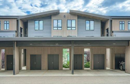 Willow Grove House | River West 822