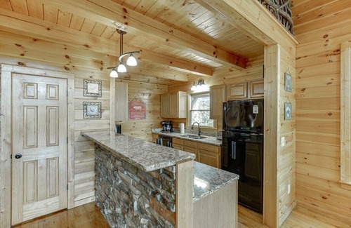 Cleveland Cabin | River Wilds- Spacious Cabin Great For Groups Near Helen, GA