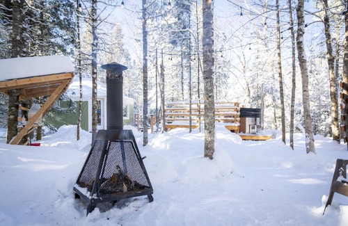 Sainte Rose du Nord Ski Chalet | River/Wooden Hottub Yurt in Nature