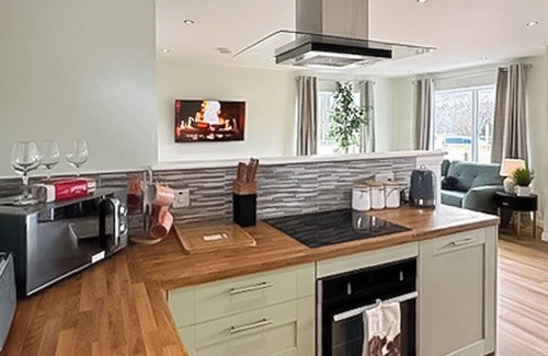 Broadford Cottage | Riverbank Cottage - UK44357