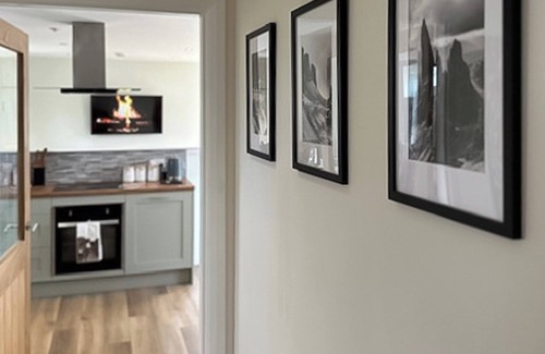Broadford Cottage | Riverbank Cottage - UK44357