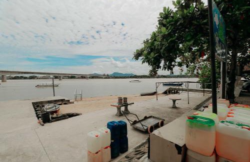 Dungun House | Riverbank Dungun Guesthouse & Cafe