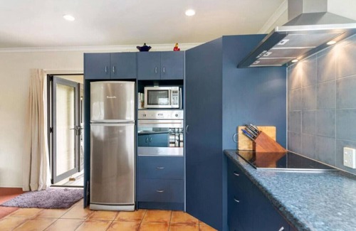 Taupo House | Riverbank Retreat - Spacious, family home near the Waikato River.