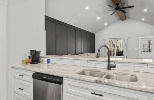 Karnack Cabin | Riverbank Retreat
