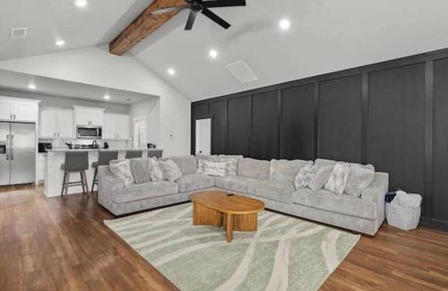Karnack Cabin | Riverbank Retreat