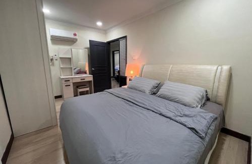 Kampung Surabaya Apartment | Riverbank Suite @ Waterfront KCH