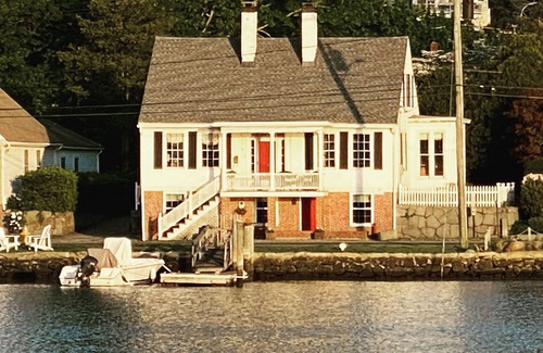 Mystic Apartment | Riverbed, Romantic Waterfront Suite, walk to town
