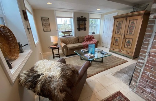 Mystic Apartment | Riverbed, Romantic Waterfront Suite, walk to town