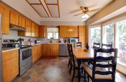 River West House | RiverBend Bungalow- RIVERFRONT with Salt Hot Tub, AC, 100+mbps Wifi, So Walkable