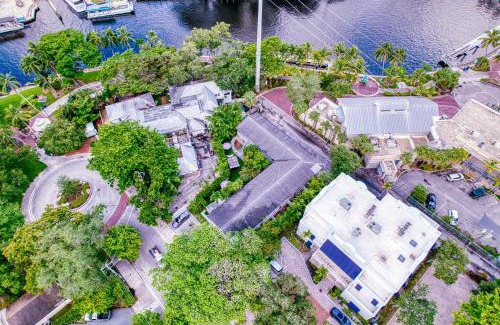 Riverwalk Fort Lauderdale Apartment | Riverbend by Lowkl