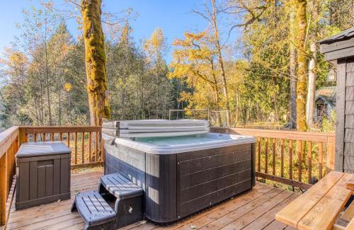 Zigzag House | Riverbend Cabin 1 - Lolo Bungalow