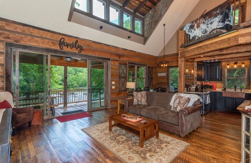 Waynesville Cabin | Riverbend Cabin! A Luxurious New Private Waterfront Log Cabin.