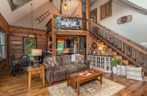 Waynesville Cabin | Riverbend Cabin! A Luxurious New Private Waterfront Log Cabin.