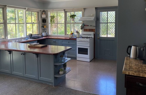 Yea Cottage | Riverbend Cottage is perfect for couples.