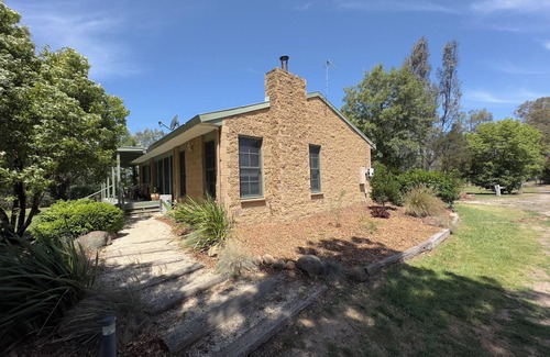 Yea Cottage | Riverbend Cottage is perfect for couples.