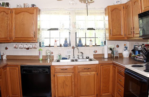 Leasburg House | Riverbend Getaway-Adventure awaits- minutes to swim, float, fish, hike and relax