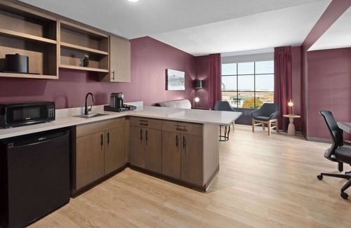 Ashtabula Hotel | Riverbend Hotel and Suites, Trademark Collection by Wyndham