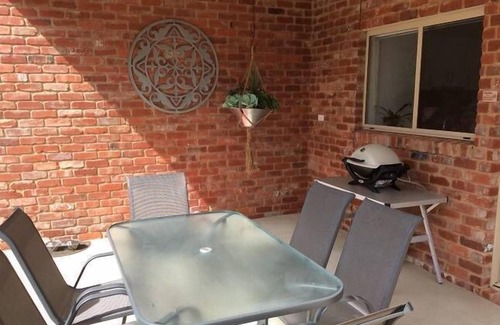 Swan Hill House | Riverbend House -tranquil relaxing getaway