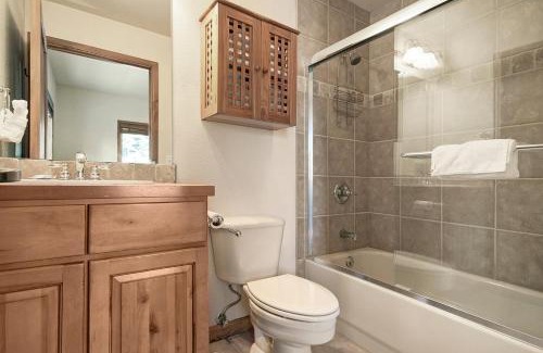 Four O'Clock Apartment | Riverbend Lodge 102 by Great Western Lodging