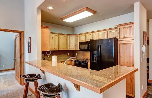 Four O'Clock Apartment | Riverbend Lodge 201 by Great Western Lodging