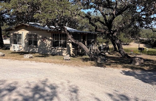 Concan Cabin | Riverbend on the Frio Cabin 4