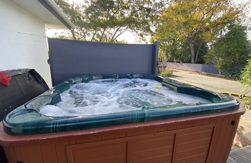 Palmerston North House | Riverdale Retreat - spa pool & spa bath