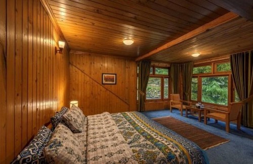 Mahandri Hotel | RiverEdge Luxury Resort