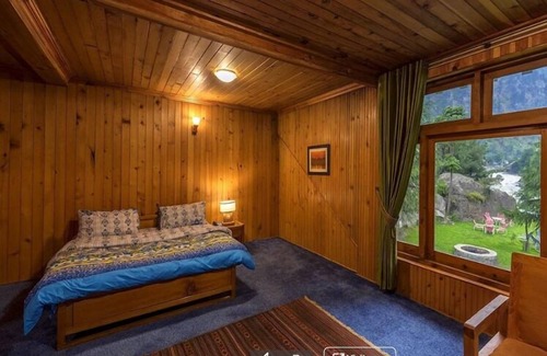 Mahandri Hotel | RiverEdge Luxury Resort