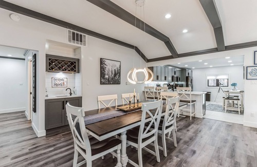 Niles House | Riveredge Retreat: Hot Tub, Kayaks, 5 Beds Near ND