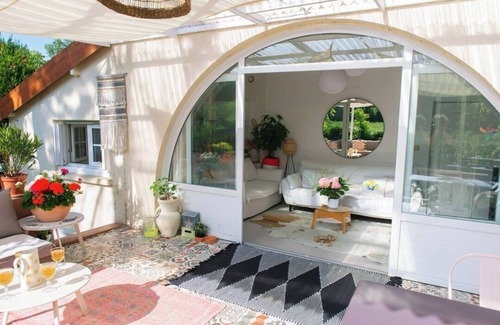 Sainte-Gemme-Moronval House | Riverfront house