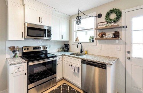 Clarksville House | Riverfront 2-bedroom townhome with WiFi and Washer & Dryer in Clarksville