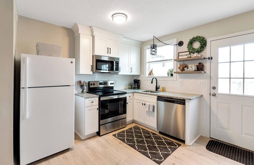 Clarksville House | Riverfront 2-bedroom townhome with WiFi and Washer & Dryer in Clarksville