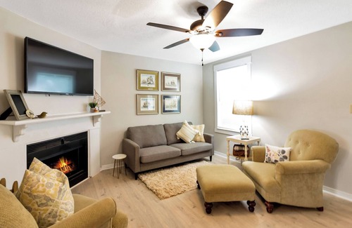 Clarksville House | Riverfront 2-bedroom townhome with WiFi and Washer & Dryer in Clarksville