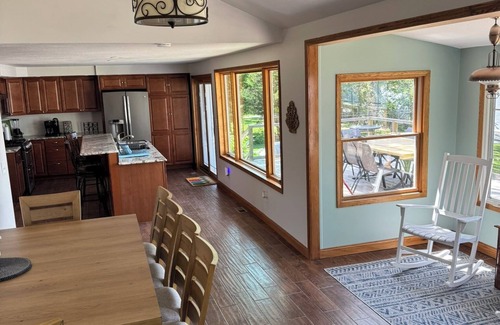 Dixon House | Riverfront 2 bedroom, 2 bathroom house with all the amenities
