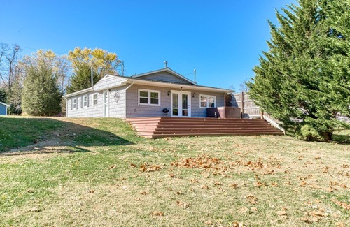 Belspring House | Riverfront 3 BD house, 20 minutes away from VT | All Amenities