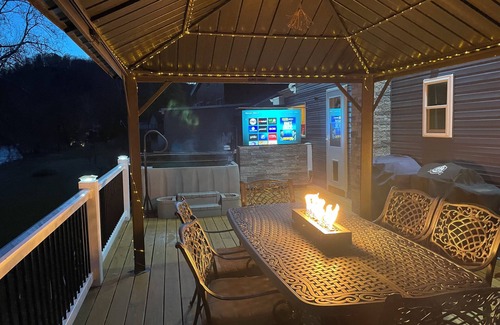Martins Creek House | Riverfront 3-bedroom house