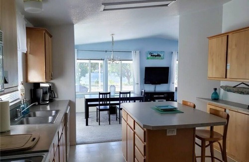 Sunland Estates House | Riverfront 3 bedroom with plenty of sun and fun!