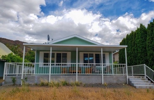 Sunland Estates House | Riverfront 3 bedroom with plenty of sun and fun!