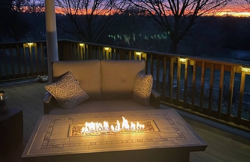 Hermiston House | Riverfront - Amazing View! Large Estate with Pool Table, Air Hockey & Media Room