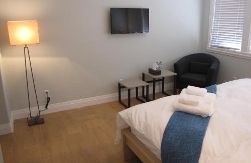 District of North Vancouver Bed & Breakfast | Riverfront Bed and Breakfast