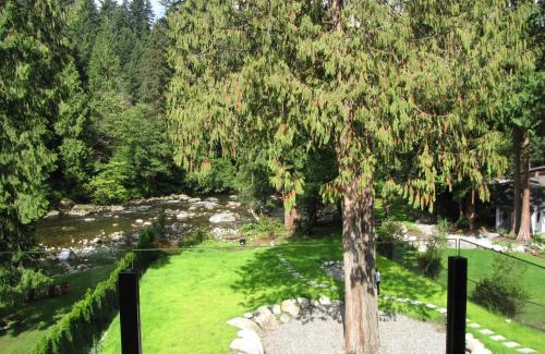 District of North Vancouver Bed & Breakfast | Riverfront Bed and Breakfast