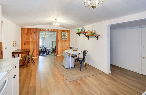 Bluff City Cabin | Riverfront Bluff City Retreat w/ Patio & Grill!