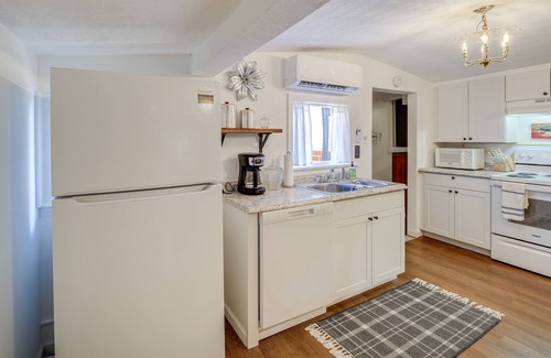 Bluff City Cabin | Riverfront Bluff City Retreat w/ Patio & Grill!