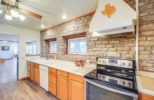 Brady House | Riverfront Brady Retreat on 25 Acres!